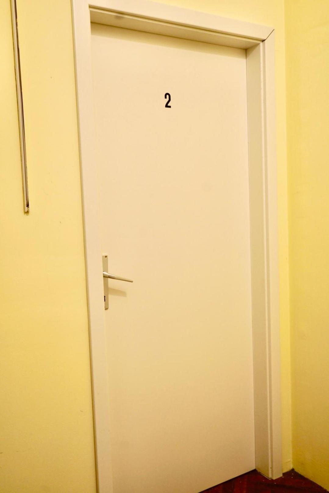 U6 Schoepfwerk Hostel 11 Wenen Buitenkant foto