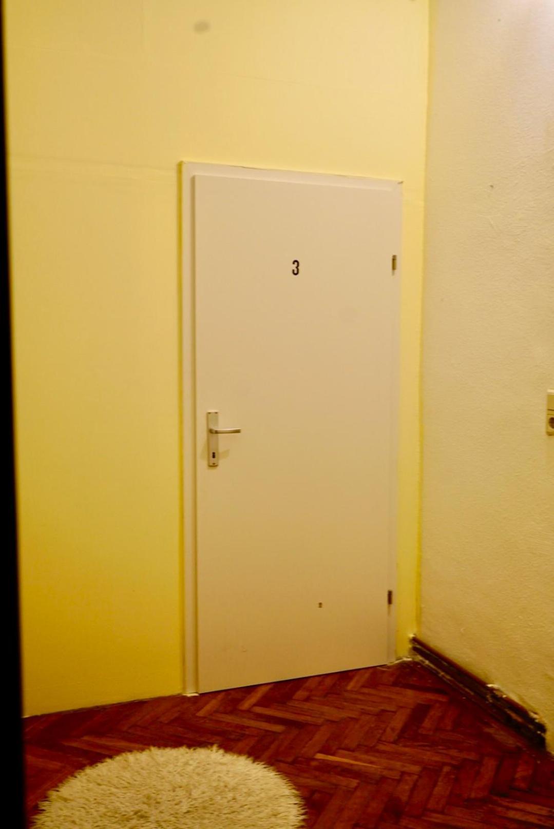 U6 Schoepfwerk Hostel 11 Wenen Buitenkant foto