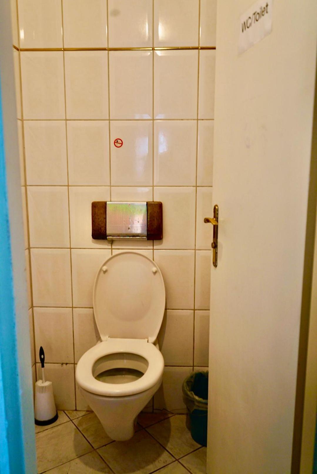 U6 Schoepfwerk Hostel 11 Wenen Buitenkant foto