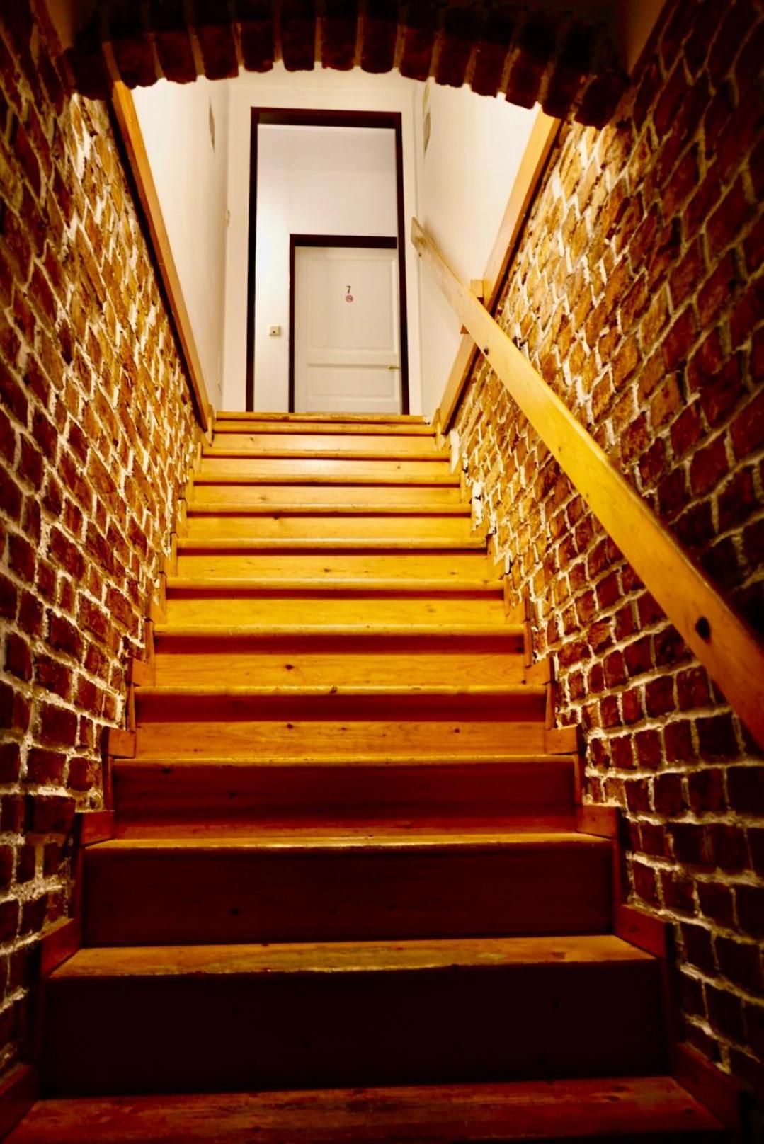 U6 Schoepfwerk Hostel 11 Wenen Buitenkant foto