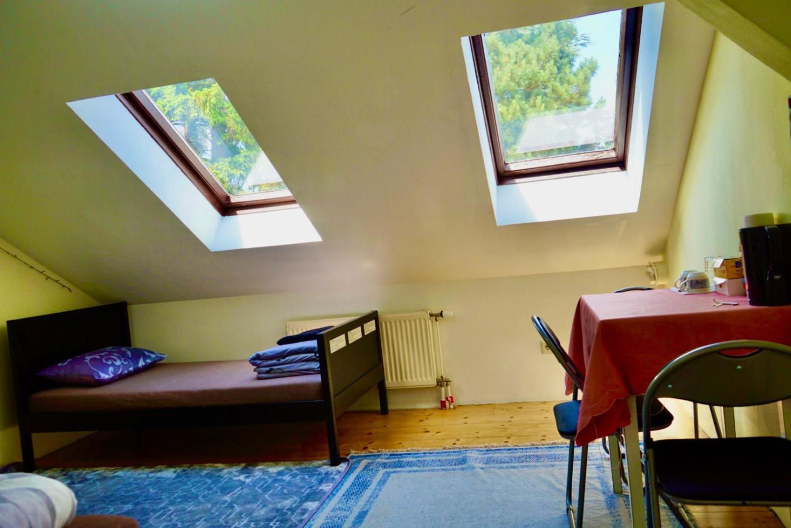 U6 Schoepfwerk Hostel 11 Wenen Buitenkant foto